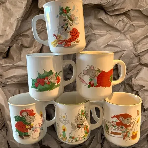 KOREAN made Set of 6 Christmas Mug Set Circa 1970s 1980s Christmas Mice - Picture 5 of 5